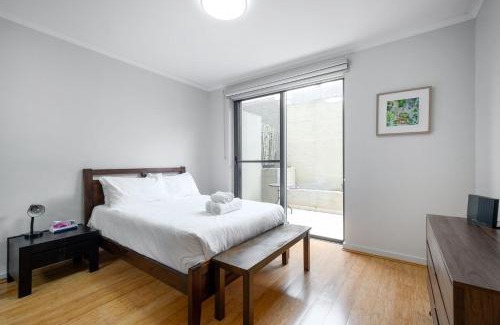 Redfern Apartment | Cosy 2-Bed in Redfern with Terrace & Parking