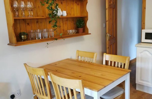 Wilton House | Cosy, 2-Bed 'Little Oasis' near CUH