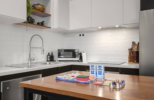 Brunswick East Apartment | Cosy 2-Bed with Modern Design & Alfresco Dining