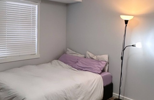 Calgary Apartment | Cosy 2 bedroom & 2 bath apartment 9 minutes from the airport (YYC)