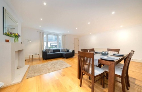 Pembridge Apartment | Cosy 2 bedroom, 2 bathroom flat in Notting Hill, closeby to Hyde Park