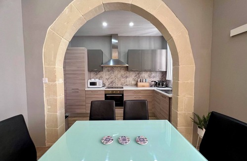 Marsalforn Apartment | Cosy 2-bedroom apartment with AC, WiFi in lovely Marsalforn, excellent location