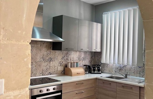 Marsalforn Apartment | Cosy 2-bedroom apartment with AC, WiFi in lovely Marsalforn, excellent location