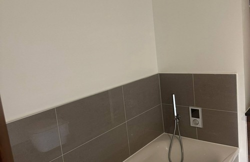 Dartford Apartment | Cosy 2 Bedroom Apartments with Balcony by train station and town centre.