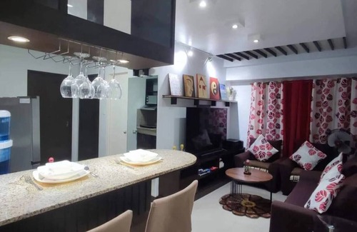 Moonwalk Condo | Cosy 2 Bedroom Condo near Manila NAIA Airport. With Pool. Avida Towers Sucat. 4R
