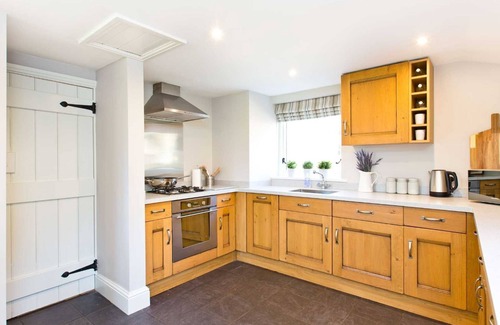 Great Longstone House | Cosy 2 bedroom barn in pretty village, close to the Monsal Trail and Chatsworth