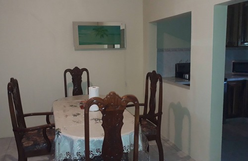 Runaway Bay House | Cosy 2 Bedroomd 2 BathroomsnPrivate Beach Access Available 10 minutes awayn