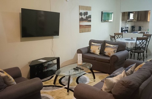 Runaway Bay House | Cosy 2 Bedroomd 2 BathroomsnPrivate Beach Access Available 10 minutes awayn