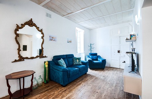 Kalkara Apartment | Cosy 2 Bedroom Maisonette - A/C & Wifi