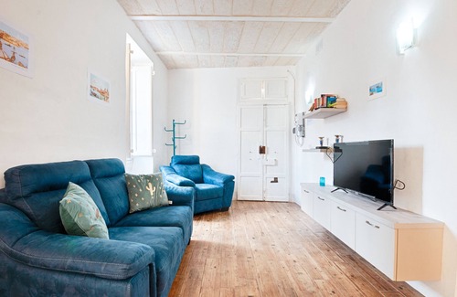 Kalkara Apartment | Cosy 2 Bedroom Maisonette - A/C & Wifi
