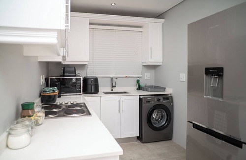 Durban North Cottage | Cosy 2 bedroom Private CottagenSalt water pool, pool table, DSTV