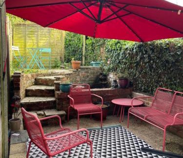 Newport House | Cosy 2 bedroom Victorian cottage, Newport, Isle of Wight