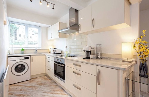Roundhay Apartment | Cosy 2BD Apartment Close to Leeds Centre