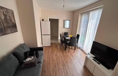 Charlton Apartment | Cosy 2BD Garden Flat - FREE PARKING - Near O2, Excel, City Airport