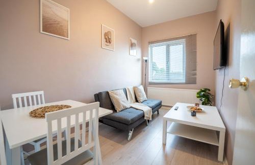 Selhurst Apartment | Cosy 2Bed Flat-Free Parking-Easy Links to London