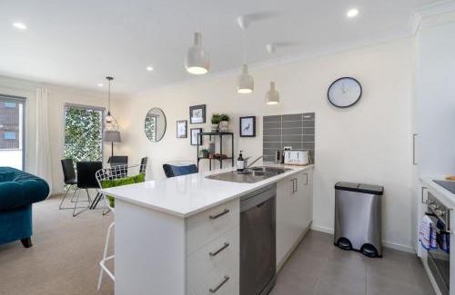 Franklin Apartment | Cosy 2BR Close to Light Rail - Hosted by Canstay