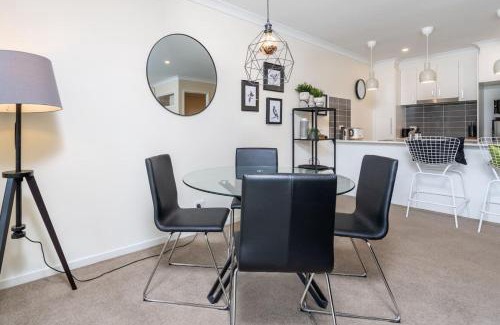 Franklin Apartment | Cosy 2BR Close to Light Rail - Hosted by Canstay