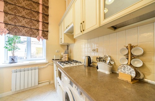 Shevchenkivs'kyi District Apartment | Cosy 2BR on Maydan