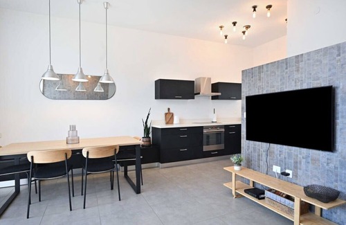 Tel Aviv Apartment | Cosy 2BR with Balcony next to Gordon Beach by Holyguest