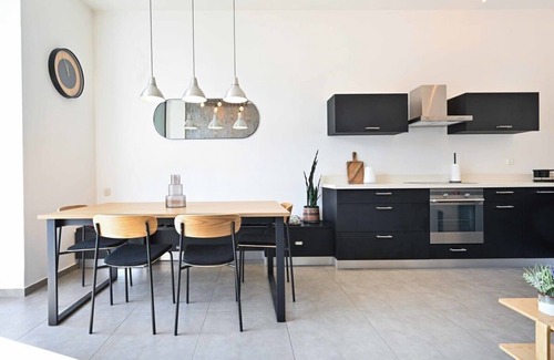 Tel Aviv Apartment | Cosy 2BR with Balcony next to Gordon Beach by Holyguest