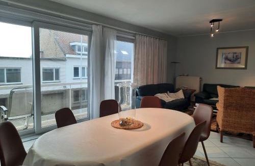 Raversijde Apartment | Cosy 3 bedroom apartment near the beach T112