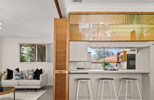 Chifley House | Cosy 3 Bedroom House in Chifley