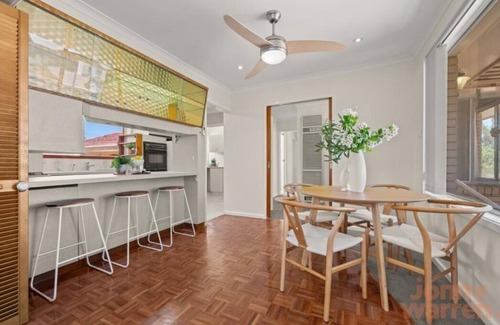 Chifley House | Cosy 3 Bedroom House in Chifley