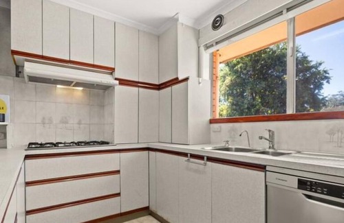 Chifley House | Cosy 3 Bedroom House in Chifley