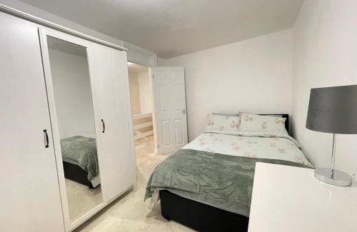 Luton House | Cosy 3 Bedroom House in Luton