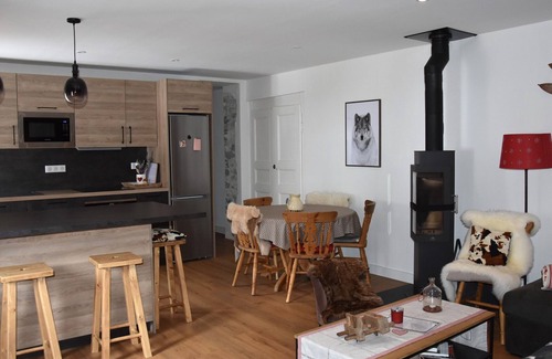 Pralognan-la-Vanoise Apartment | Cosy 3-Room Apartment, Ski Access, South Balcony – Sleeps 6, Central Pralognan