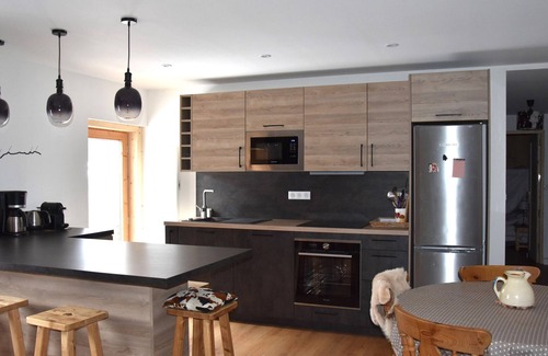 Pralognan-la-Vanoise Apartment | Cosy 3-Room Apartment, Ski Access, South Balcony – Sleeps 6, Central Pralognan