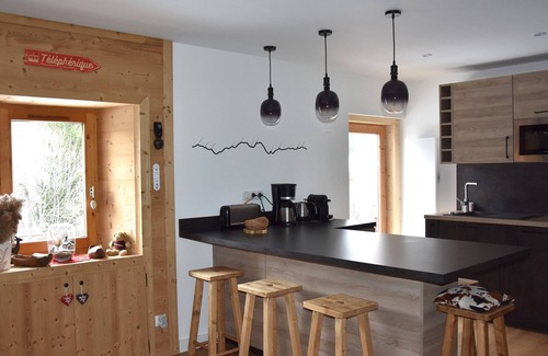Pralognan-la-Vanoise Apartment | Cosy 3-Room Apartment, Ski Access, South Balcony – Sleeps 6, Central Pralognan