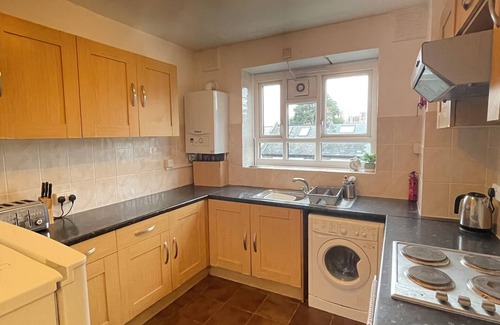 Nine Elms Apartment | Cosy 3BD Flat w/Private Balcony - Nine Elms!