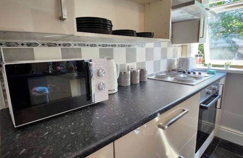 Birmingham Apartment | Cosy 3BR w/Smart TV & Parking near Utilita Arena