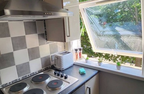 Birmingham Apartment | Cosy 3BR w/Smart TV & Parking near Utilita Arena