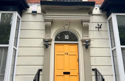 Birmingham Apartment | Cosy 3BR w/Smart TV & Parking near Utilita Arena