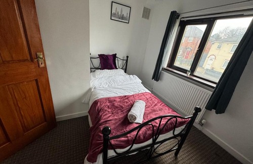 Oldbury House | Cosy 4 bedroom Birmingham