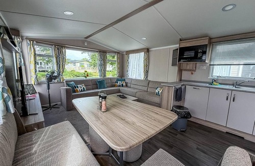 Clacton-on-Sea House | Cosy 8 berth caravan with decking and lake-views at Weeley Bridge ref 69001LV