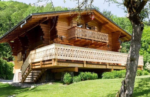 Servoz Ski Chalet | Cosy all-wood chalet, Chamonix valley, breathtaking Mont Blanc view
