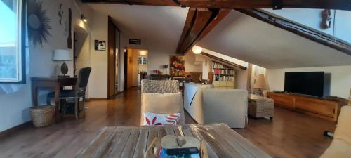 Quartier Hyper-Centre Apartment | Cosy and Calm in Grenoble City Heart with free and large parking Q-Park Chavant