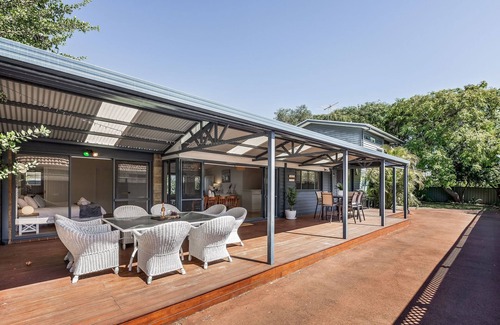 Quindalup House | COSY AND CHARMING BEACH HOUSE SITUATED IN QUIET BEACHSIDE QUINDALUP