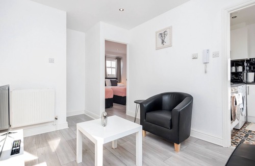 New Cross Apartment | Cosy and Functional 1 bedroom flat in London