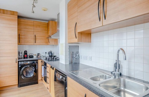 Whitechapel Apartment | COSY AND MODERN 1 BEDROOM FLAT WITH TERRACE IN ALDGATE EAST NEAR TOWER OF LONDON