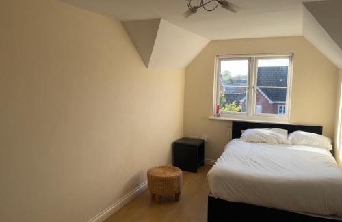 Emersons Green House | Cosy and spacious room near town centre
