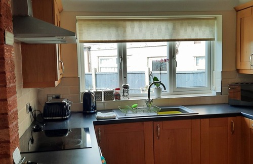 Irby House | Cosy and Stylish House on the Coast Near Liverpool