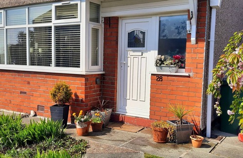 Irby House | Cosy and Stylish House on the Coast Near Liverpool