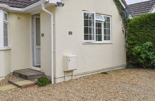 Verwood House | Cosy annexe, 4 person, nearby to beach and forests