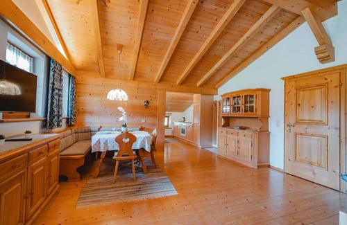 Sankt Martin bei Lofer Villa | Cosy apartment in villa for 3 guests with TV and balcony