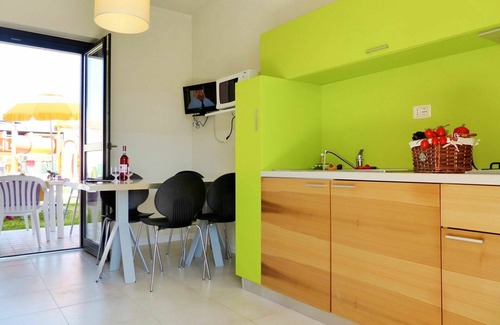 Cavalcaselle Apartment | Cosy apartment for 6 people with A/C, WIFI, pool, TV and balcony