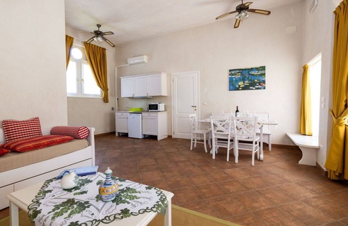 Strassoldo Apartment | Cosy apartment for 4 guests with WIFI, A/C, TV, terrace, pets allowed and parking